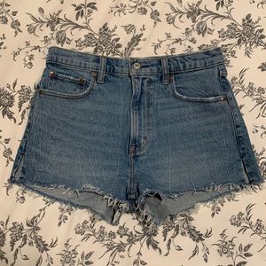 NWOT Abercrombie Mom Short
